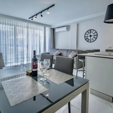 Seaside Luxury Apartment