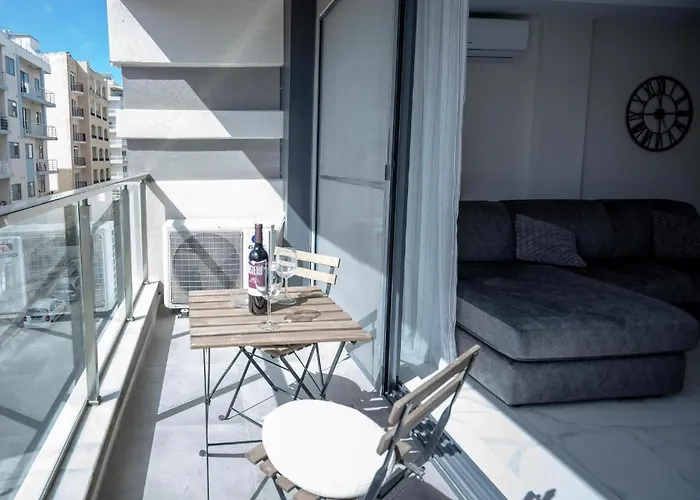 Apartment Seaside Luxury St. Paul's Bay