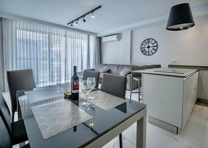 Seaside Luxury Apartment