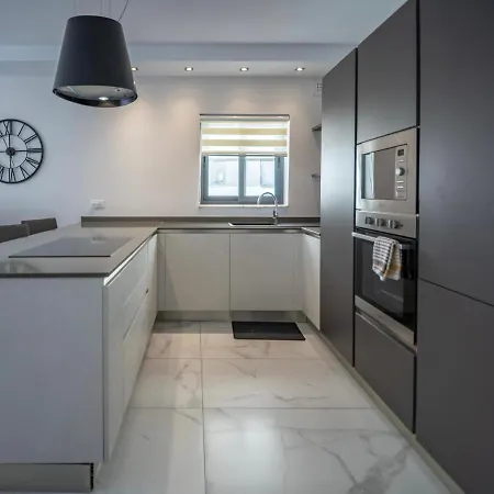 Seaside Luxury Apartment St. Paul's Bay